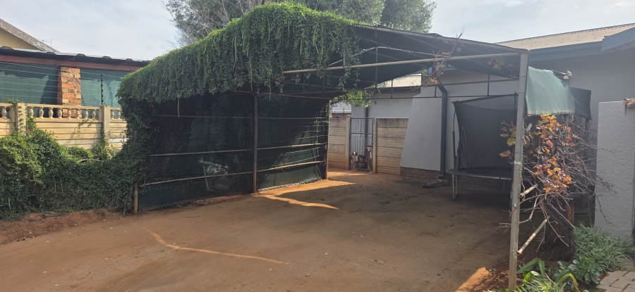 4 Bedroom Property for Sale in Carters Glen Northern Cape